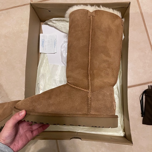 Bailey Button Uggs - Picture 6 of 8